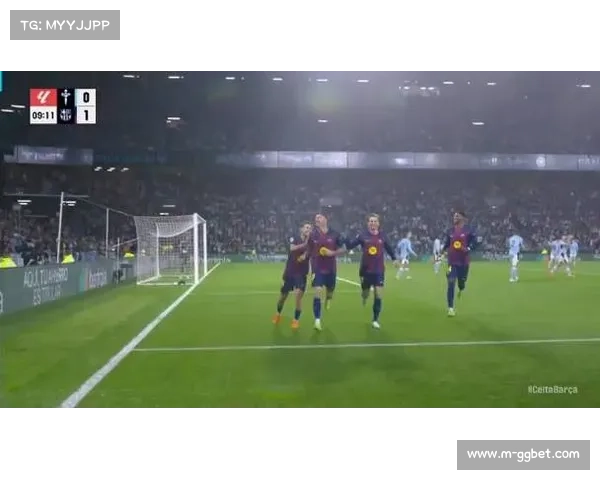 莱万帽子戏法，巴萨5-0大胜弱旅暂登西甲榜首