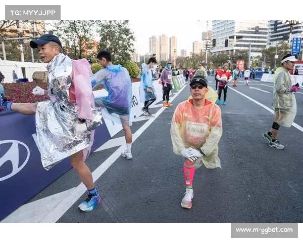 广州马拉松赛成年度收官盛事,职业选手与业余跑者同场竞技 广州马拉松赛成年度收官盛事,职业选手与业余跑者同场竞技